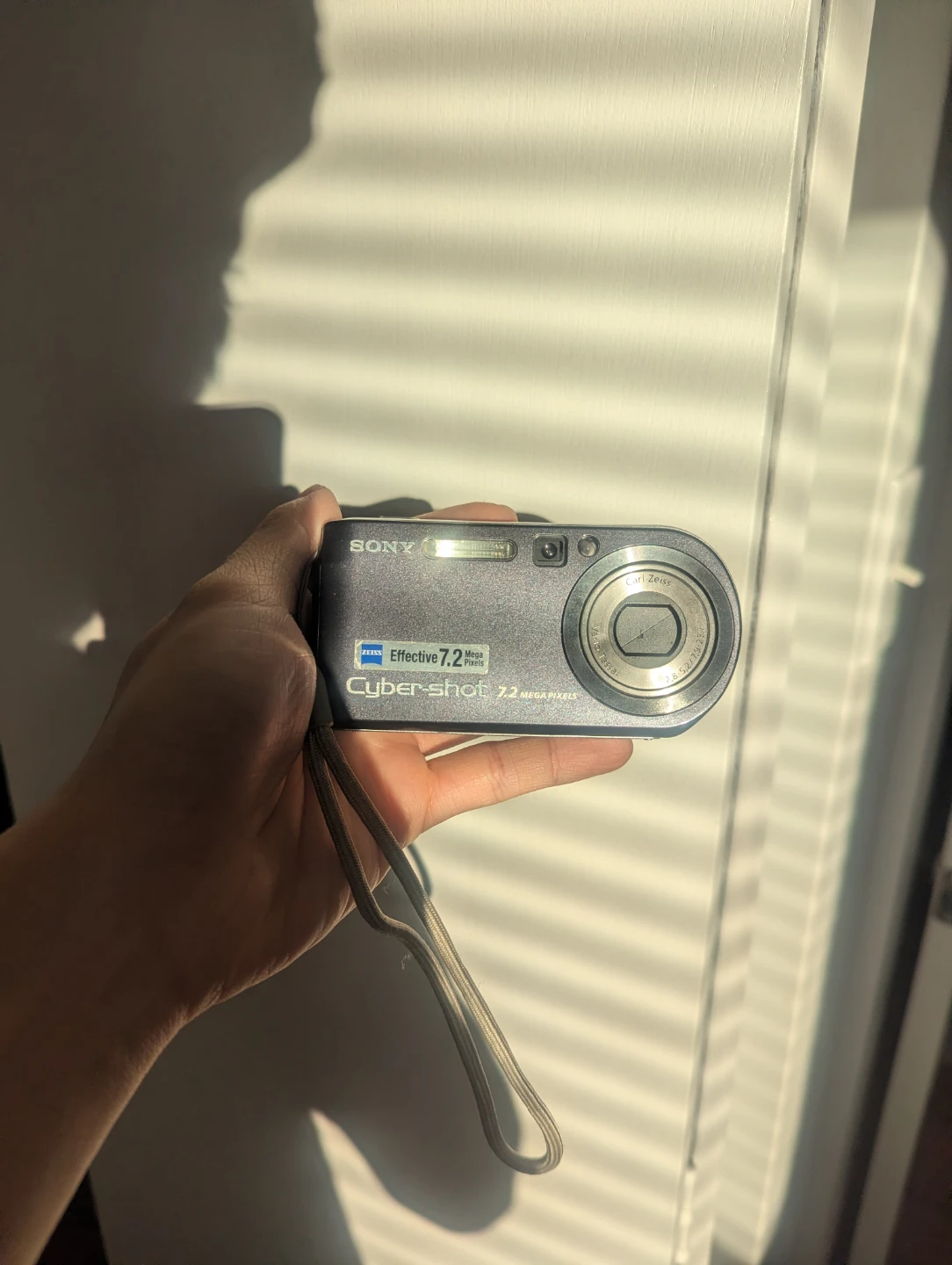 Sony Cyber-shot DSC-P200 7.2MP 3x Optical Zoom Digital Camera