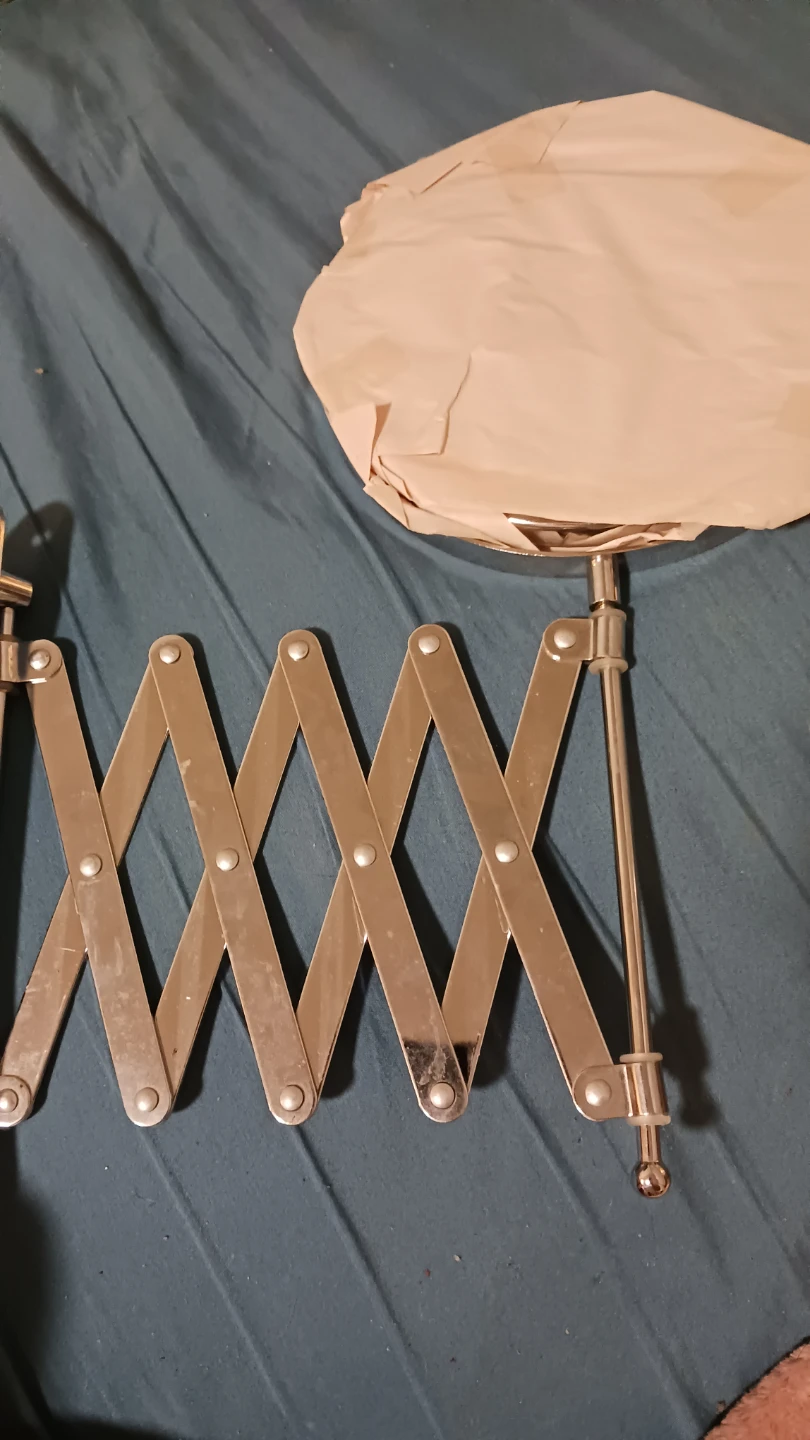 Extendable Scissor Arm Magnifying Mirror