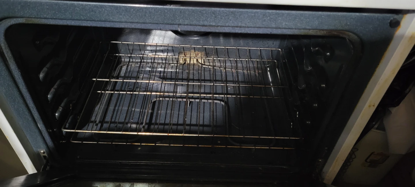 White Electric Stove with Oven - photo 3