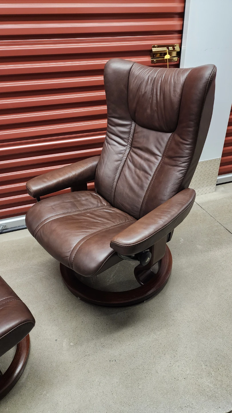 Brown Leather Stressless Recliner Chair with Ottoman - photo 3