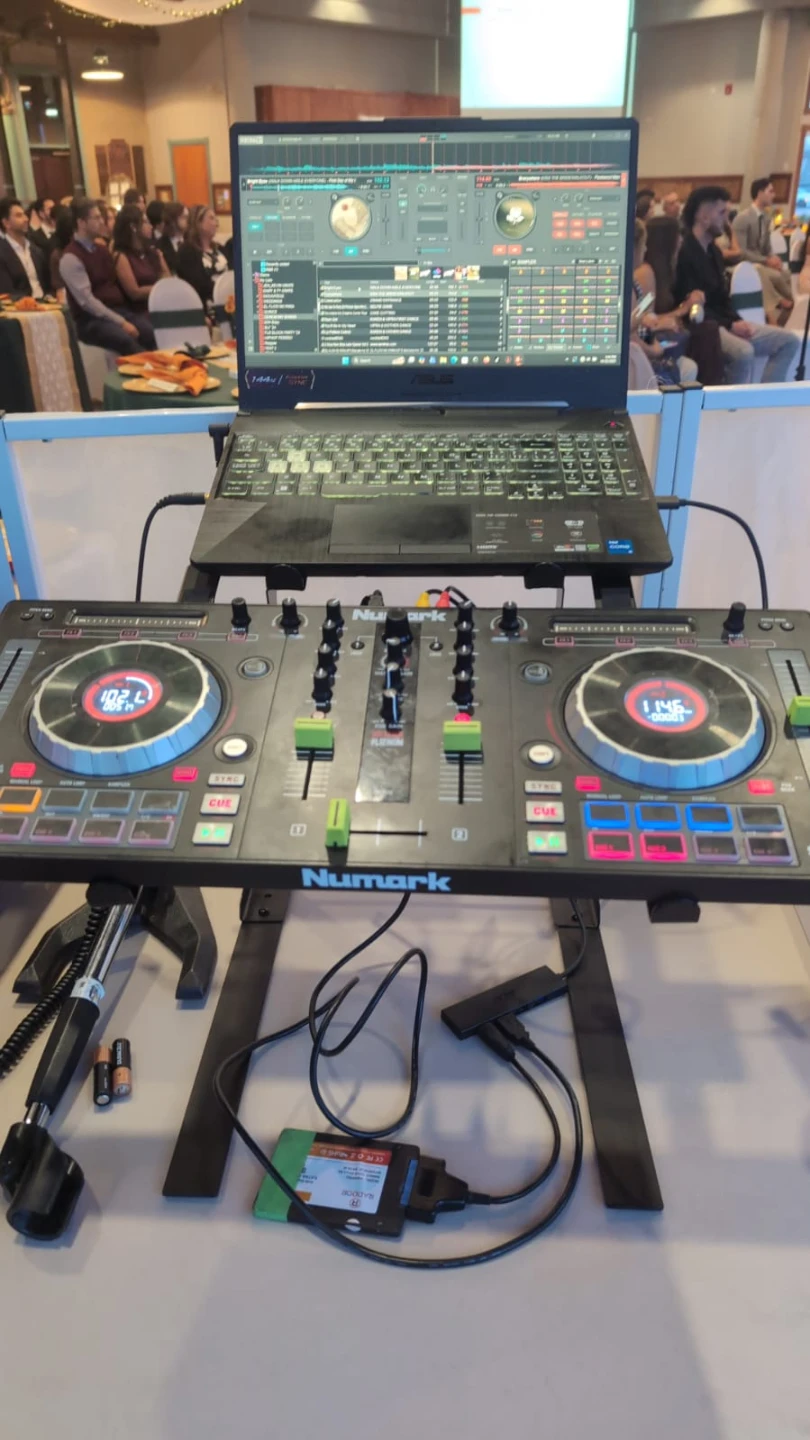 Numark Mixtrack Platinum DJ Controller