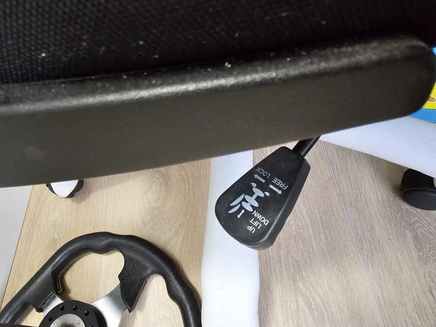 Black Mesh Office Chair - photo 2