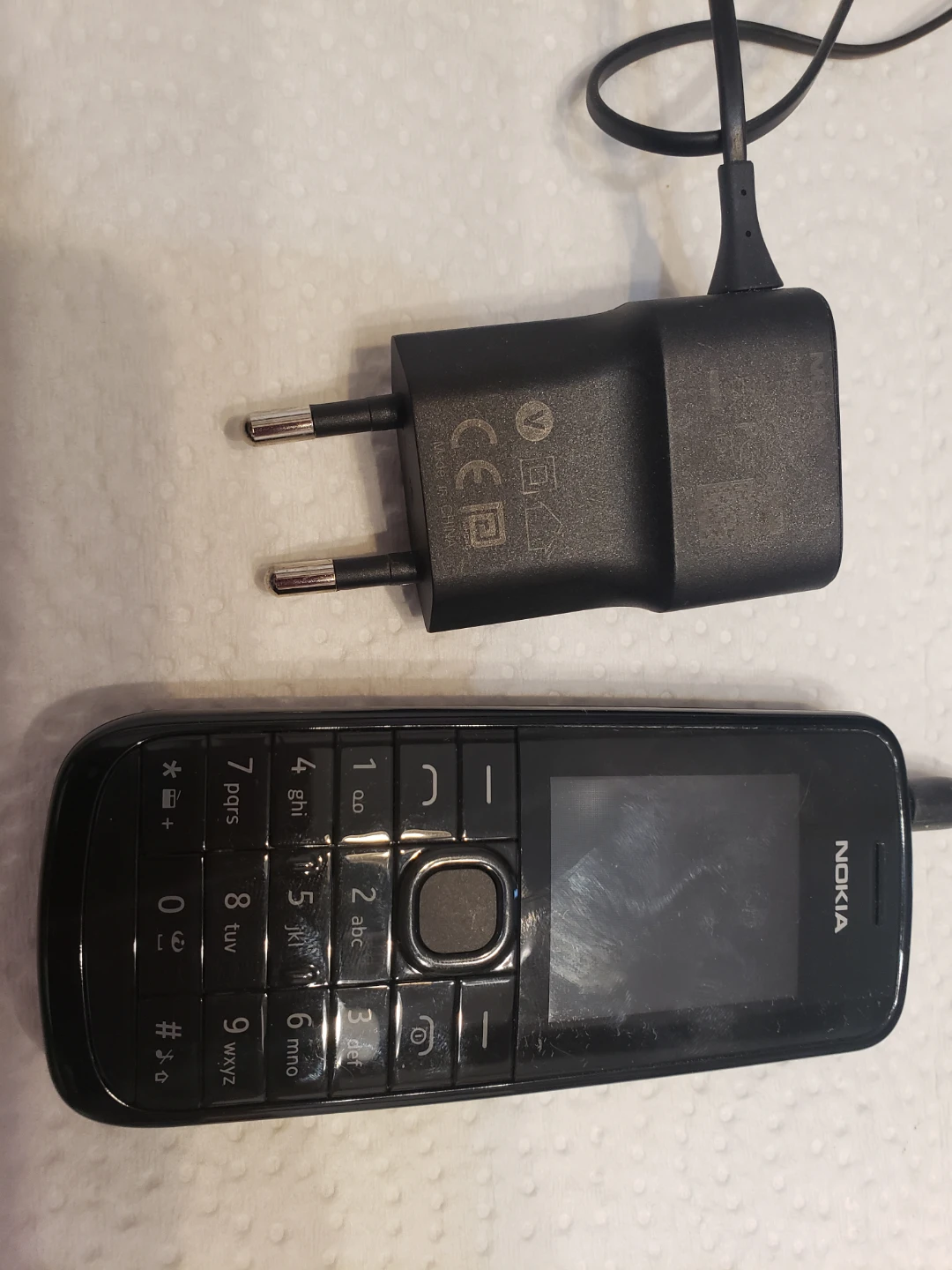 Nokia Basic Cell Phone with Charger