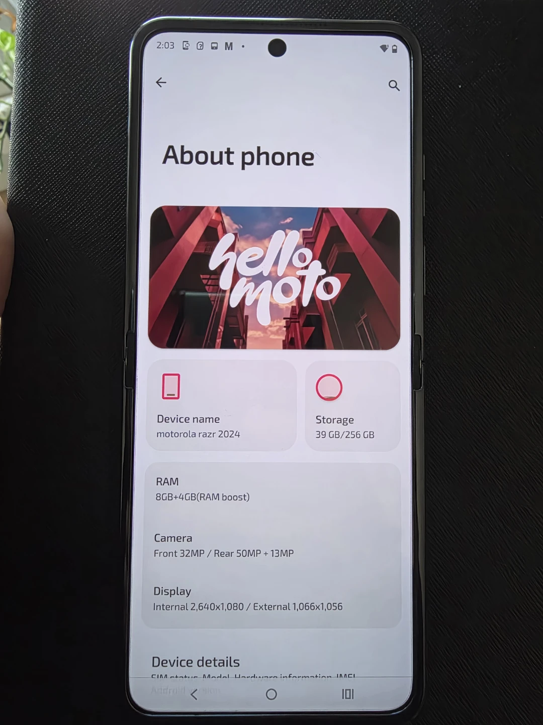 Motorola Razr 2024 Foldable Phone - photo 3