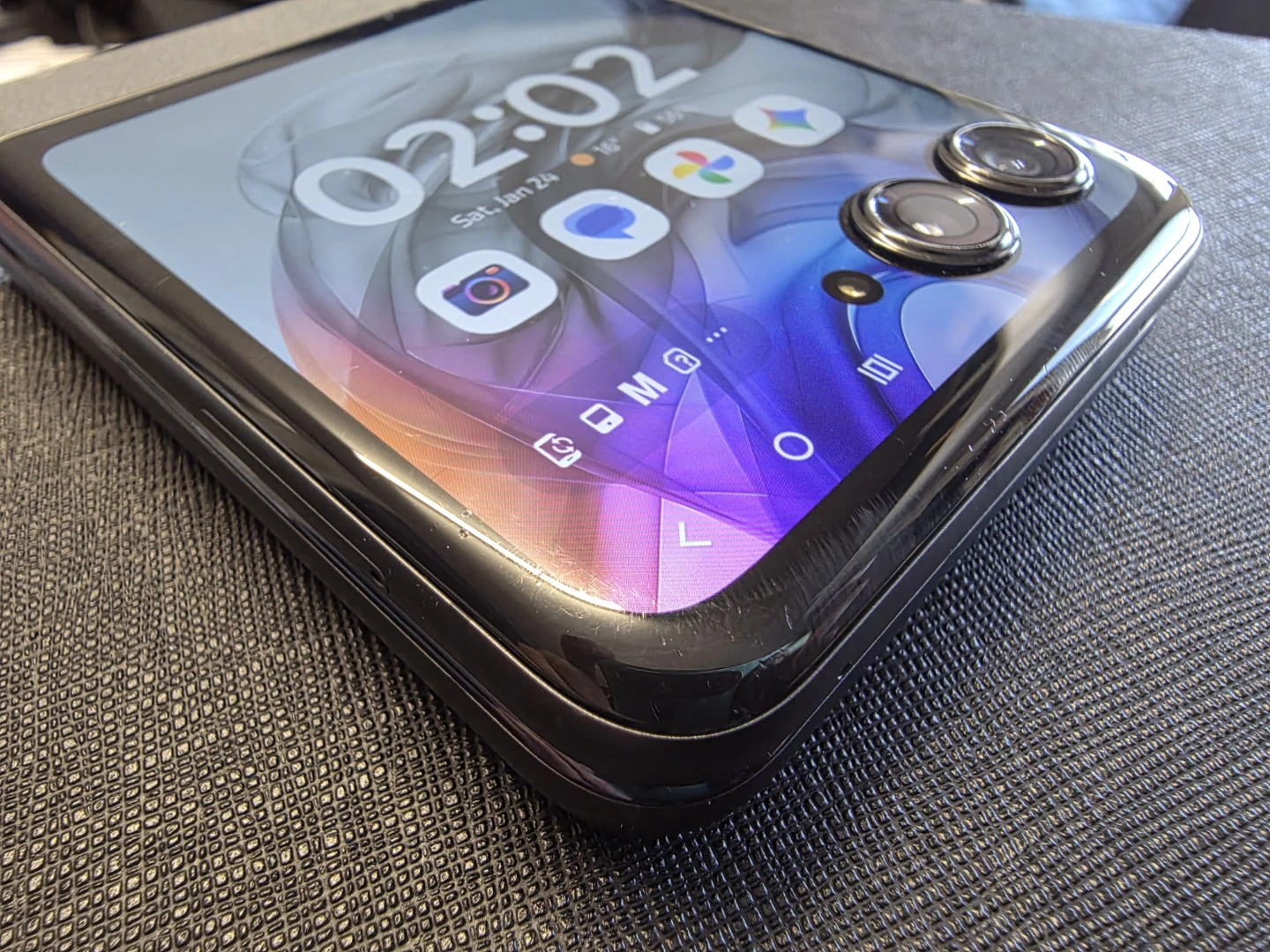 Motorola Razr 2024 Foldable Phone - photo 5