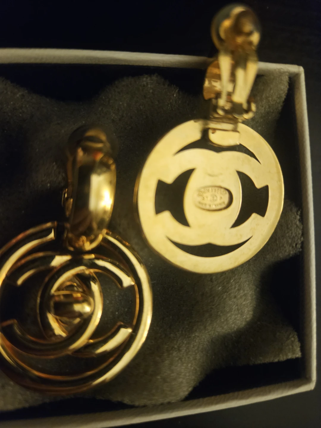 CHANEL Vintage CC Clip-On Earrings Gold Tone - photo 2