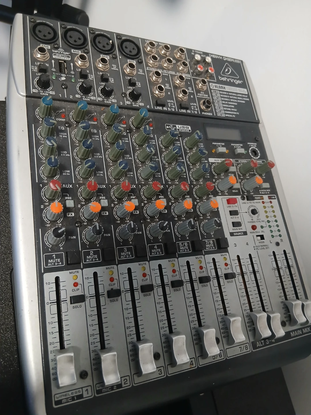 Behringer Xenyx QX1204USB Mixer - photo 3