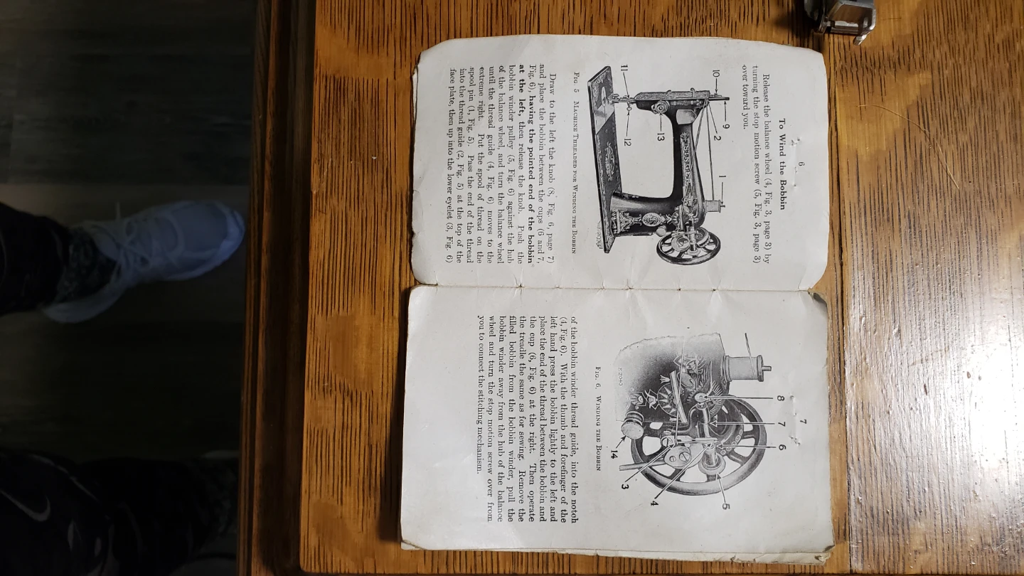 Antique Singer Sewing Machine & Cabinet - photo 3