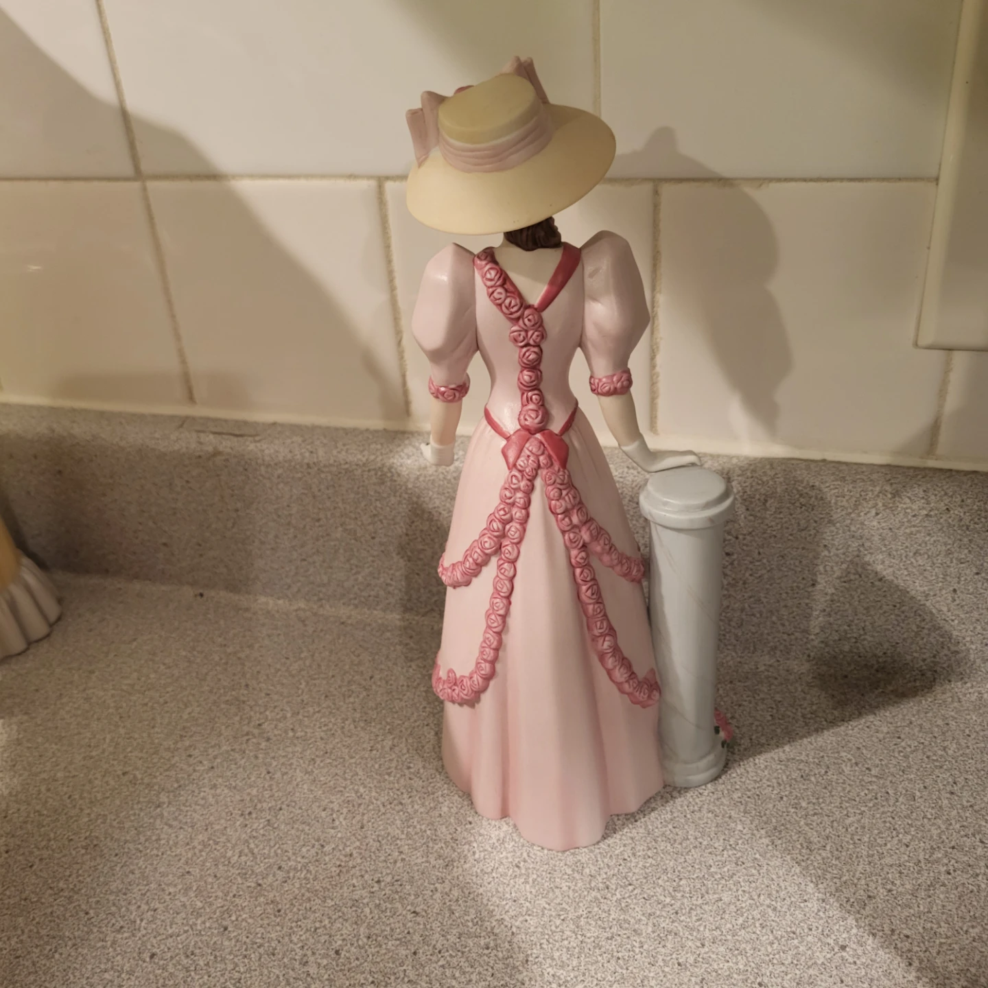 Vintage Avon 2015 Mrs. Albee Figurine - photo 2