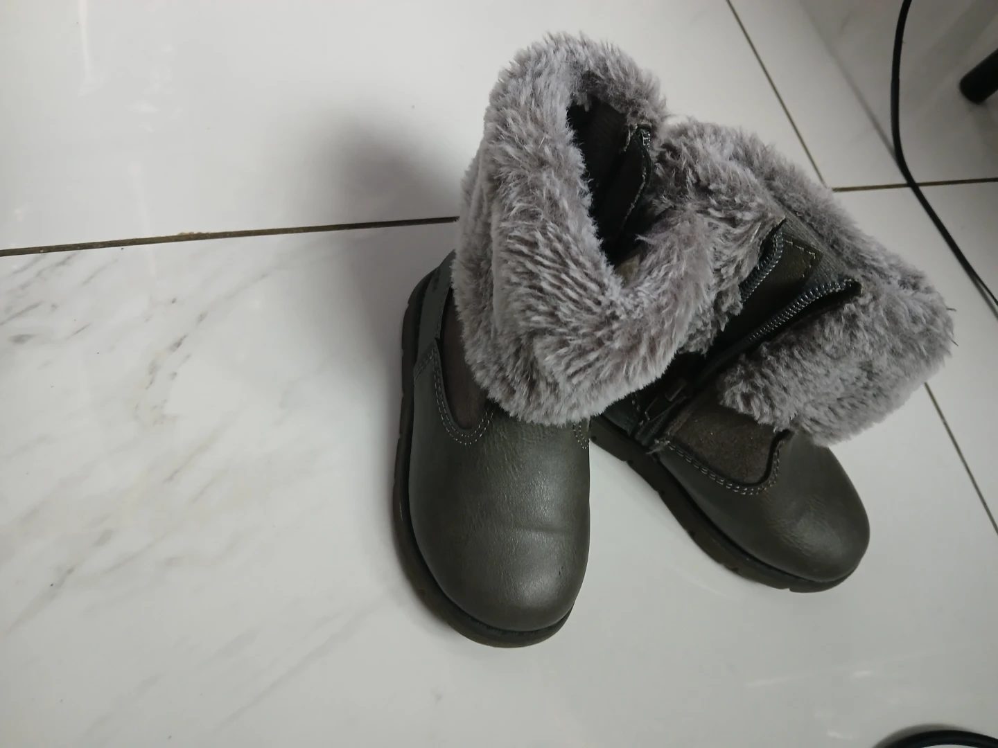 OshKosh B'gosh Gray Faux Fur Lined Winter Boots - photo 2