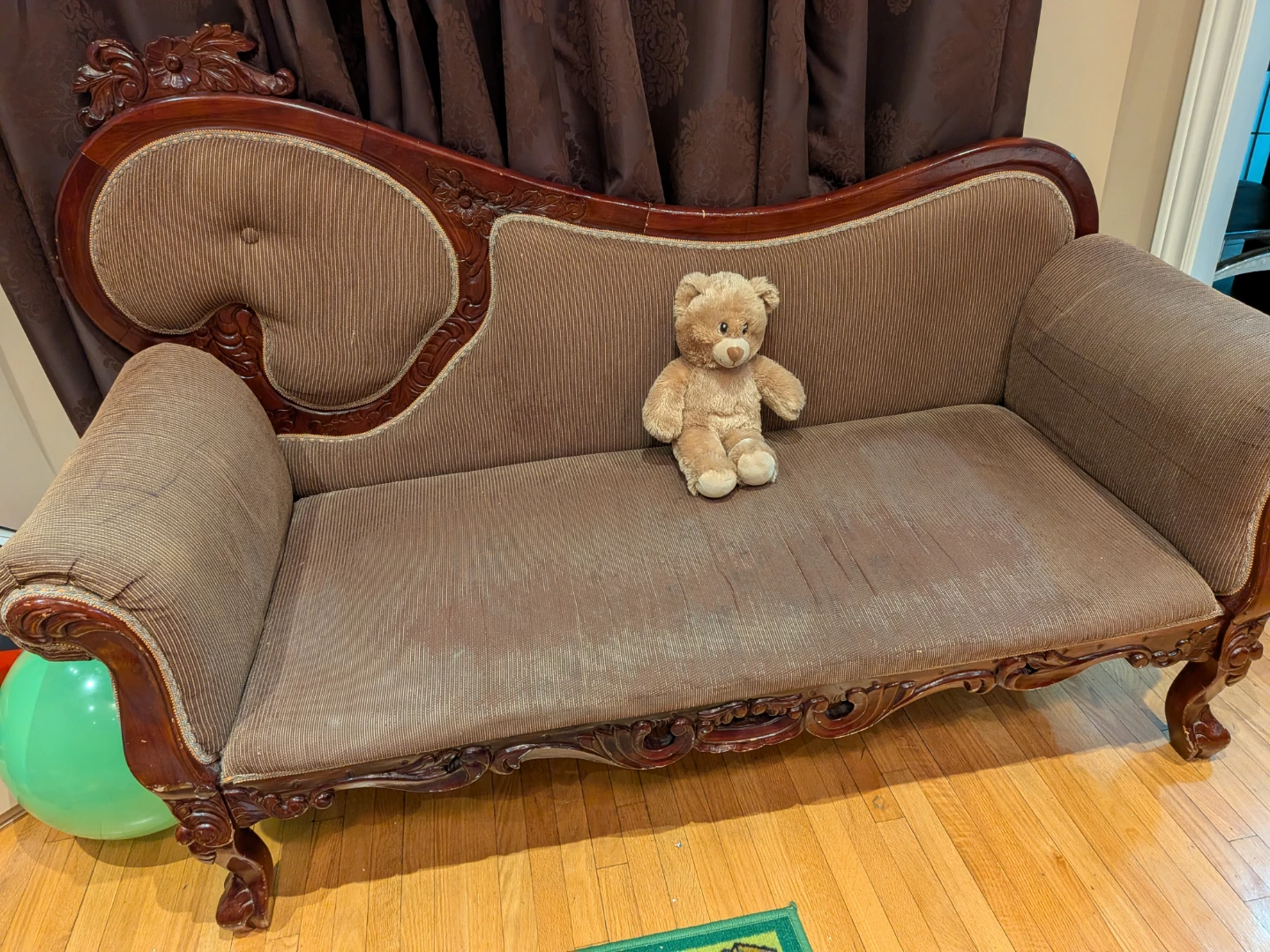 Antique Style Brown Chaise Lounge