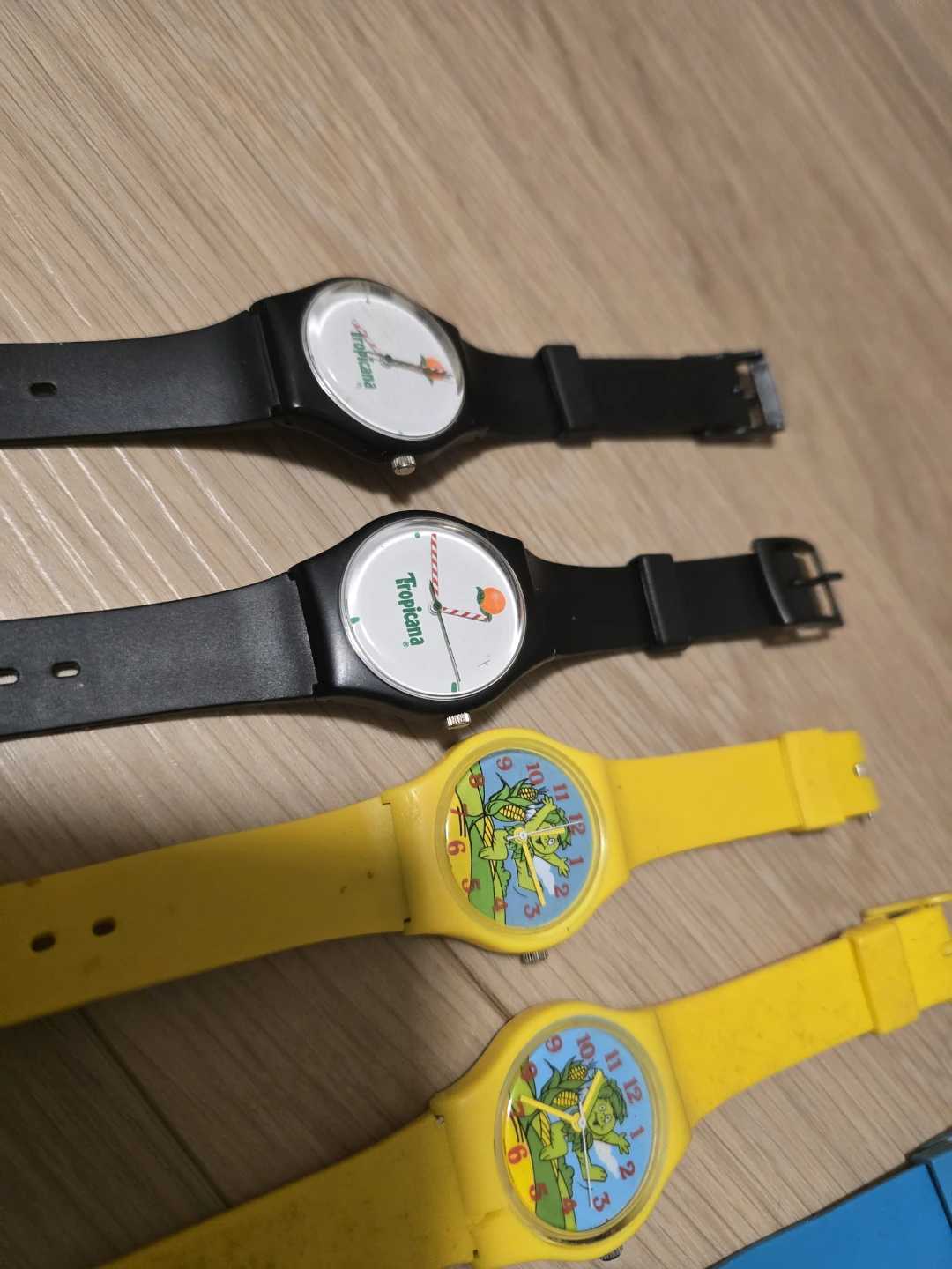 Lot of Quartz Advertising Watches - photo 2