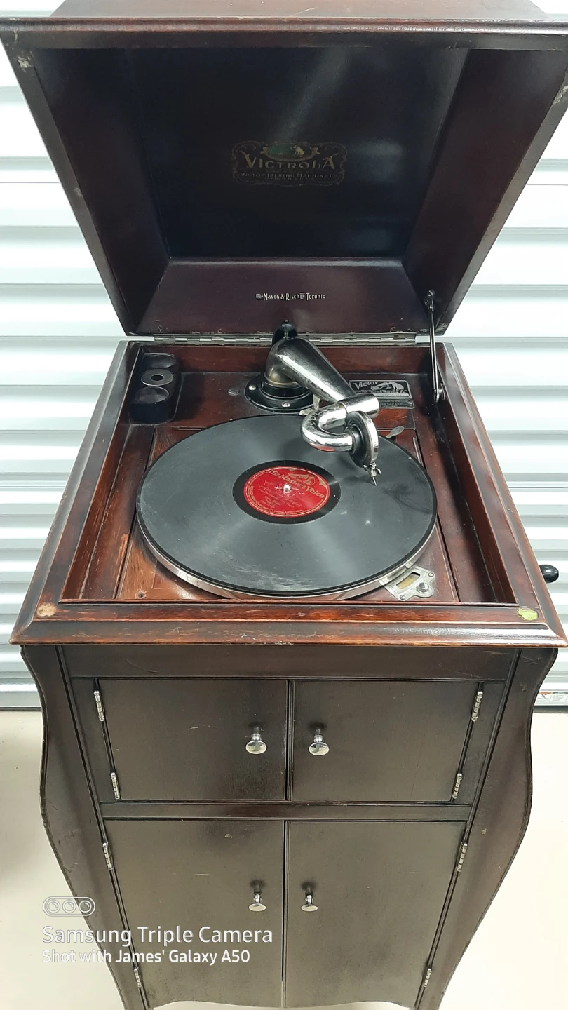 Victor Victrola VV-XA Antique Gramophone