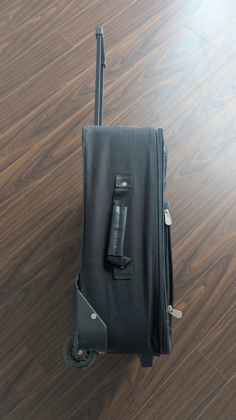 Cambridge Black Rolling Suitcase - photo 2