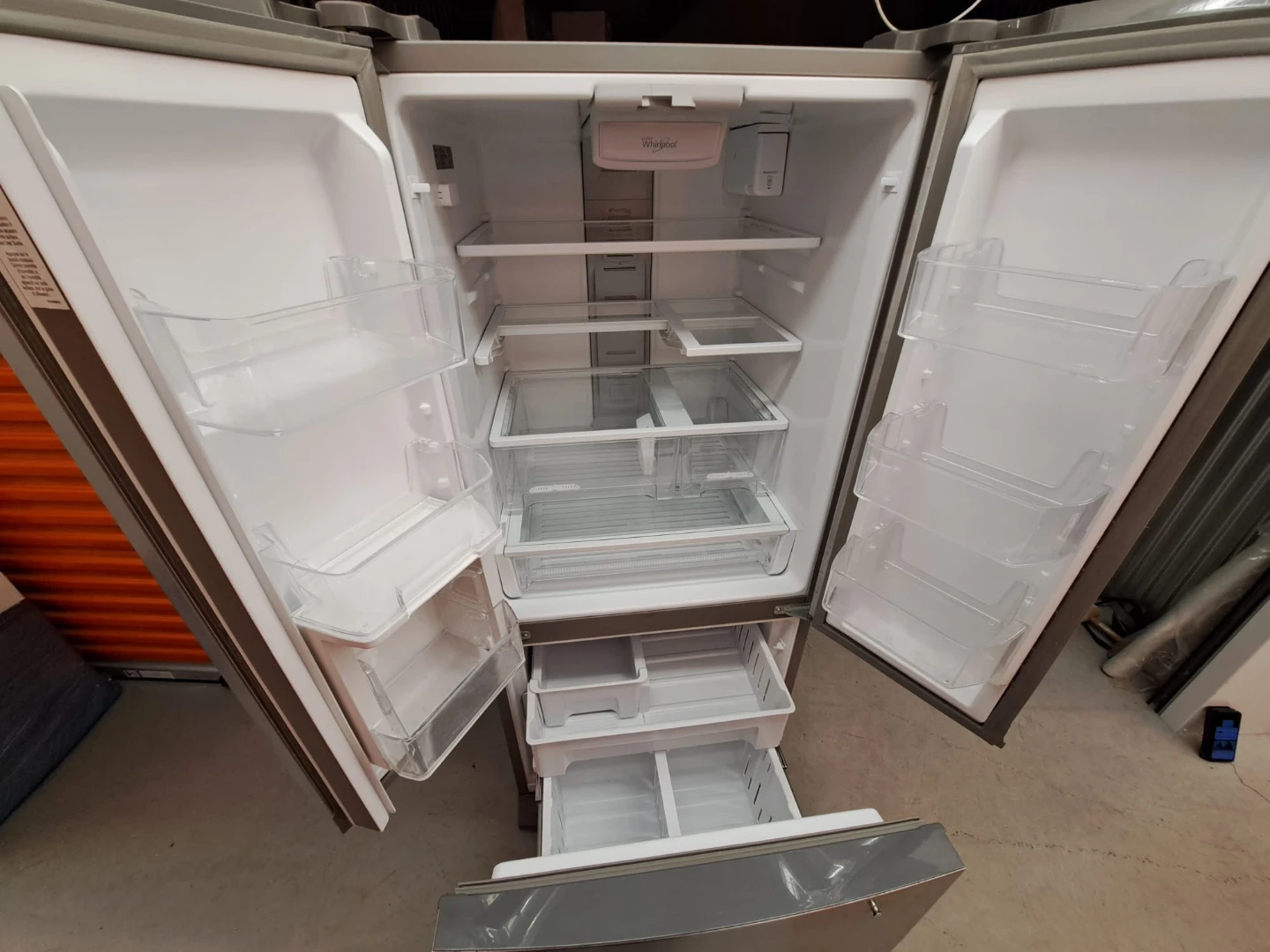 Whirlpool WRF560SEYM05 Refrigerator