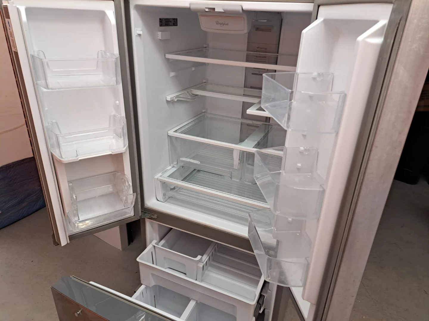 Whirlpool WRF560SEYM05 Refrigerator - photo 3