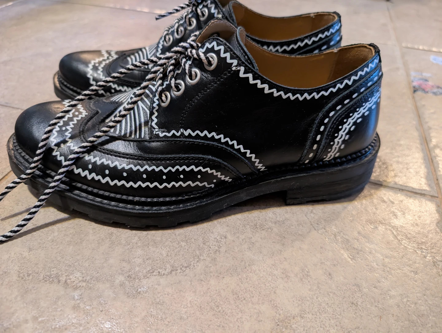 Size 8.5W Fluevog Aiden in Black & White - photo 5