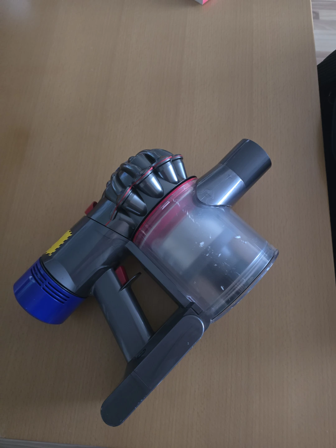 Dyson V8