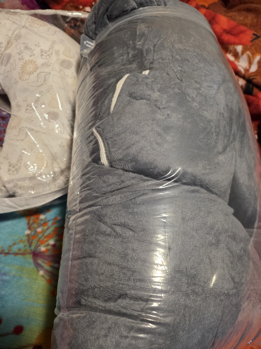 Chilling Home Pregnancy Pillow - New in Packaging - photo 4