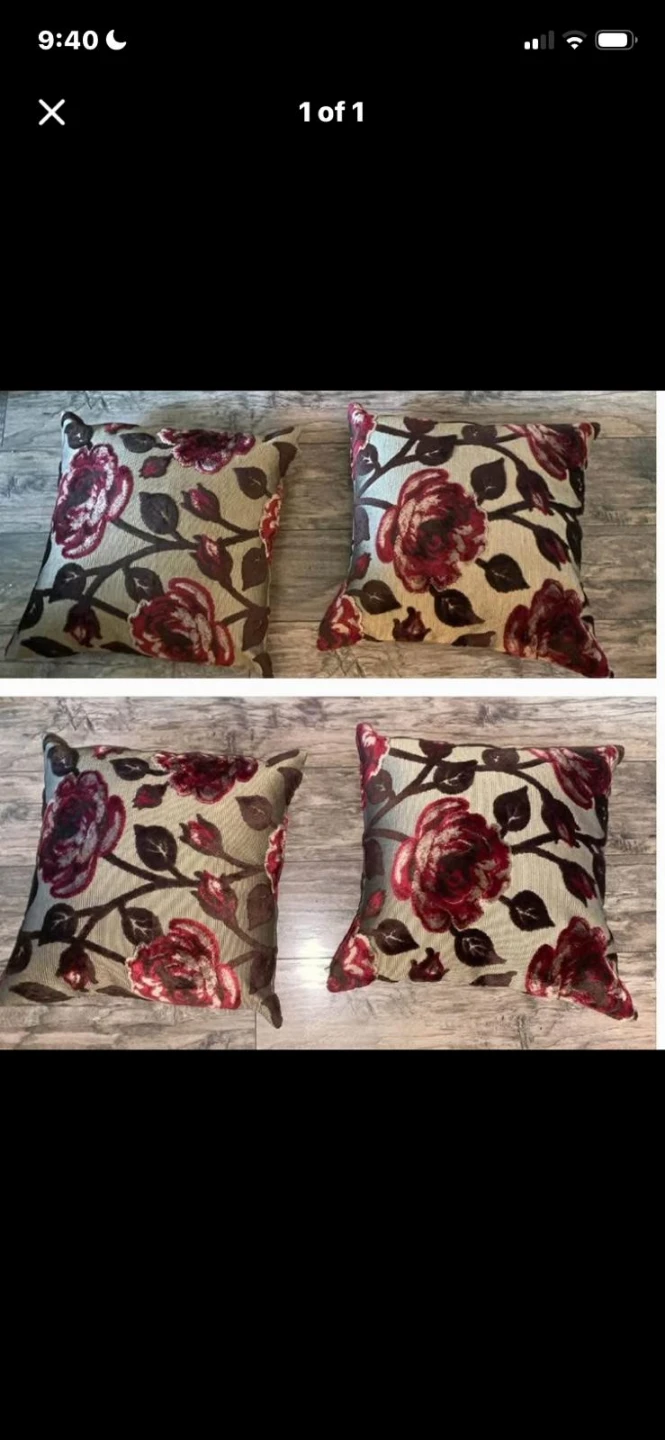 Set of 4 decorative throw pillows with floral pattern
