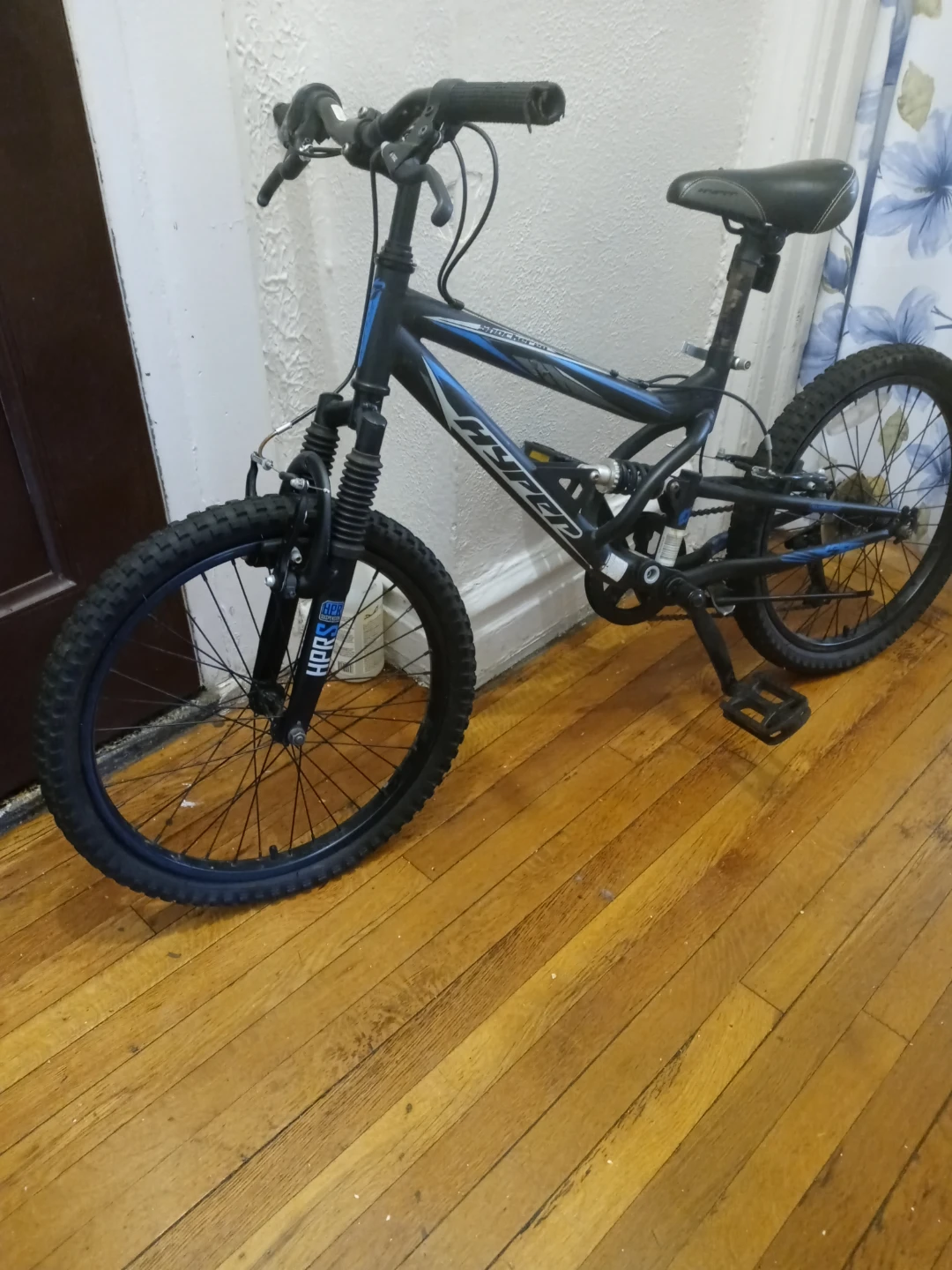 Hyper Shocker 20" Boys' Mountain Bike