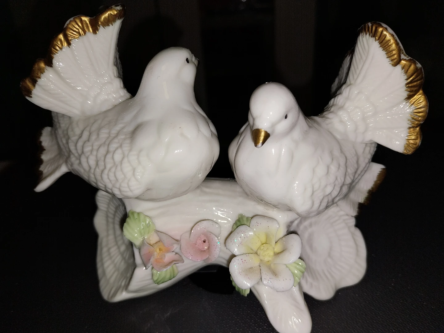 White porcelain doves figurine with gold trim - photo 3