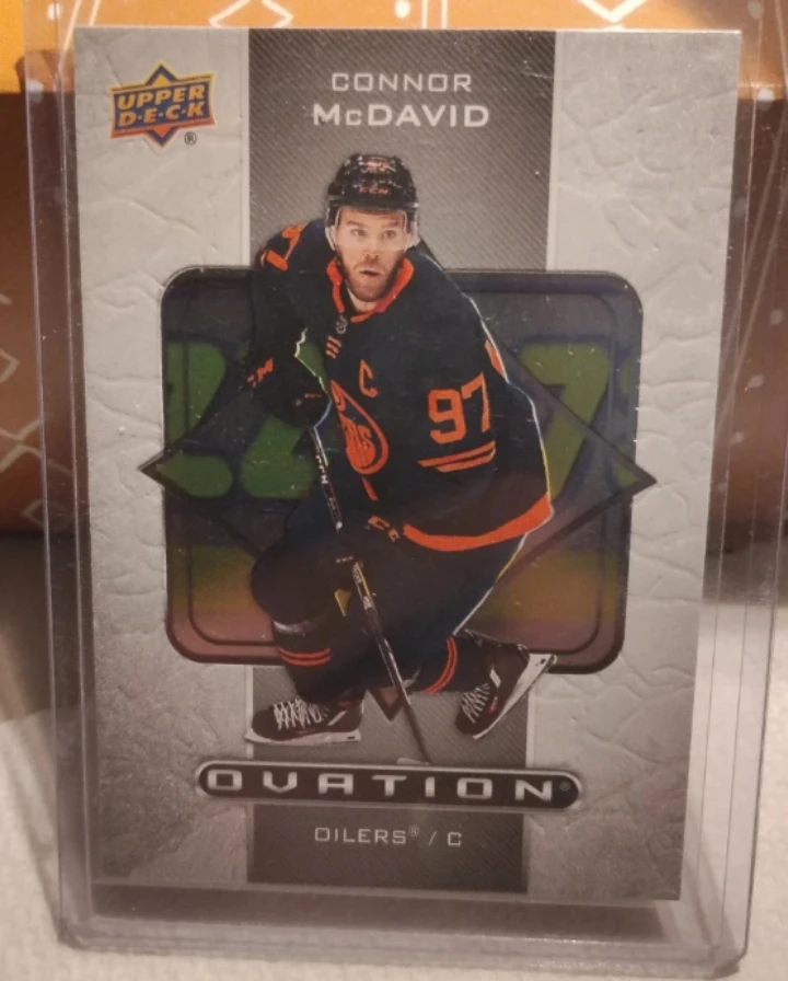 🥕 Connor McDavid Upper Deck Hockey Card