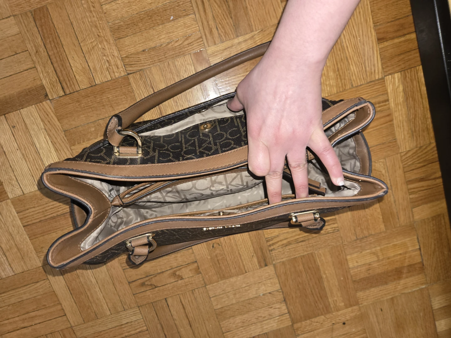Calvin Klien leather monogram bag - photo 3
