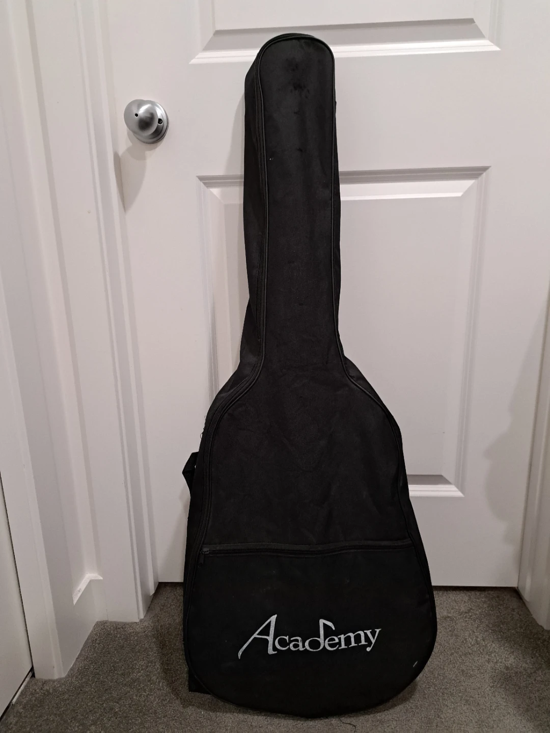 Academy Guitar with Gig Bag - photo 2