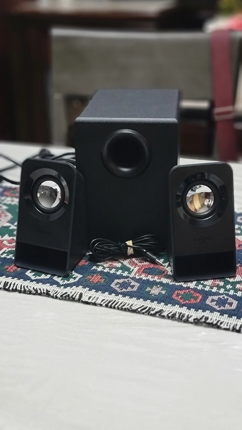 Logitech Gaming Speakers Like New w/ Sub