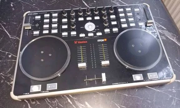 Vestax VCI-300 DJ Controller - photo 3