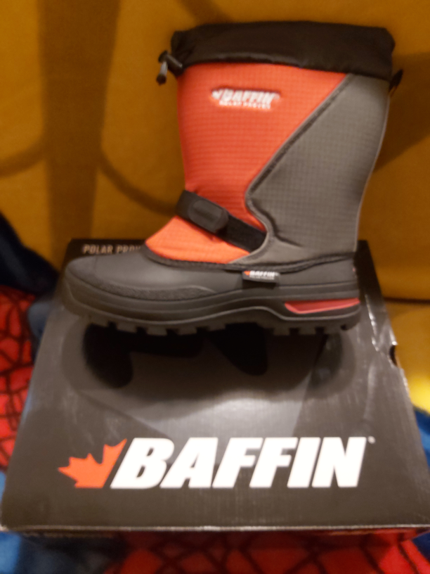NEW Youth size 8 Baffin Mustang Polar Proven Winter Boots