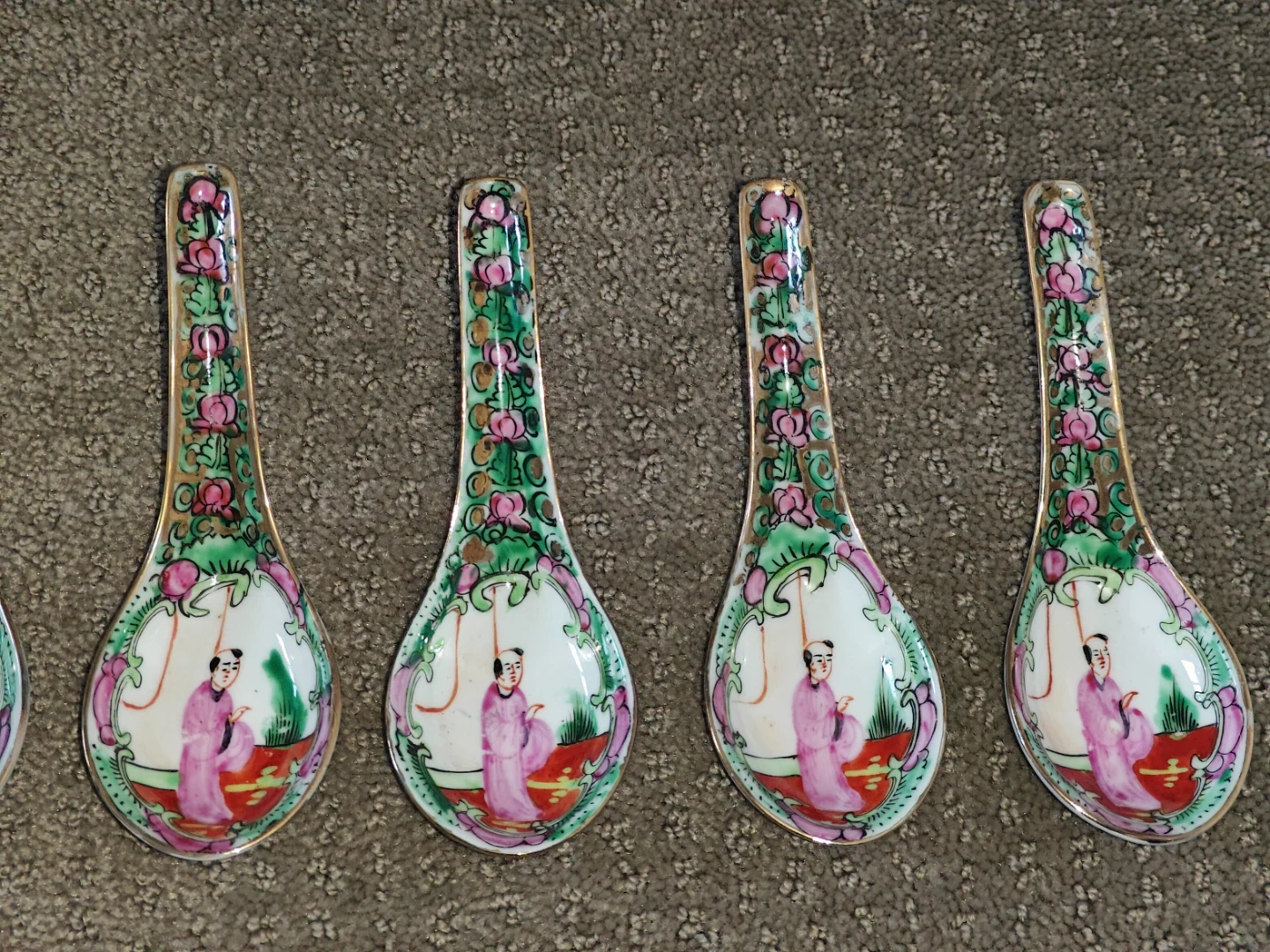 10 Chinese Rose Medallion Famille Porcelain Painted Soup Spoon - photo 2