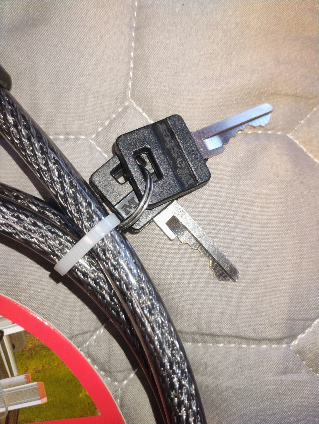 Master Lock Keyed Cable Lock - 6ft - photo 2