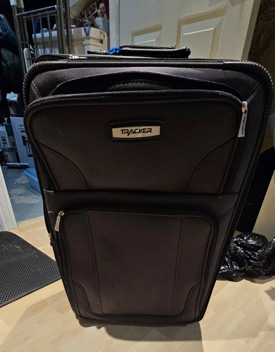 2 Tracker large suitcases - photo 2