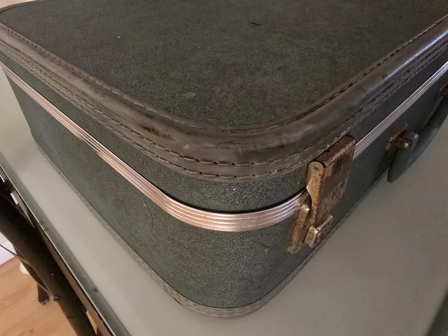 Vintage Olive Green Suitcase - photo 2