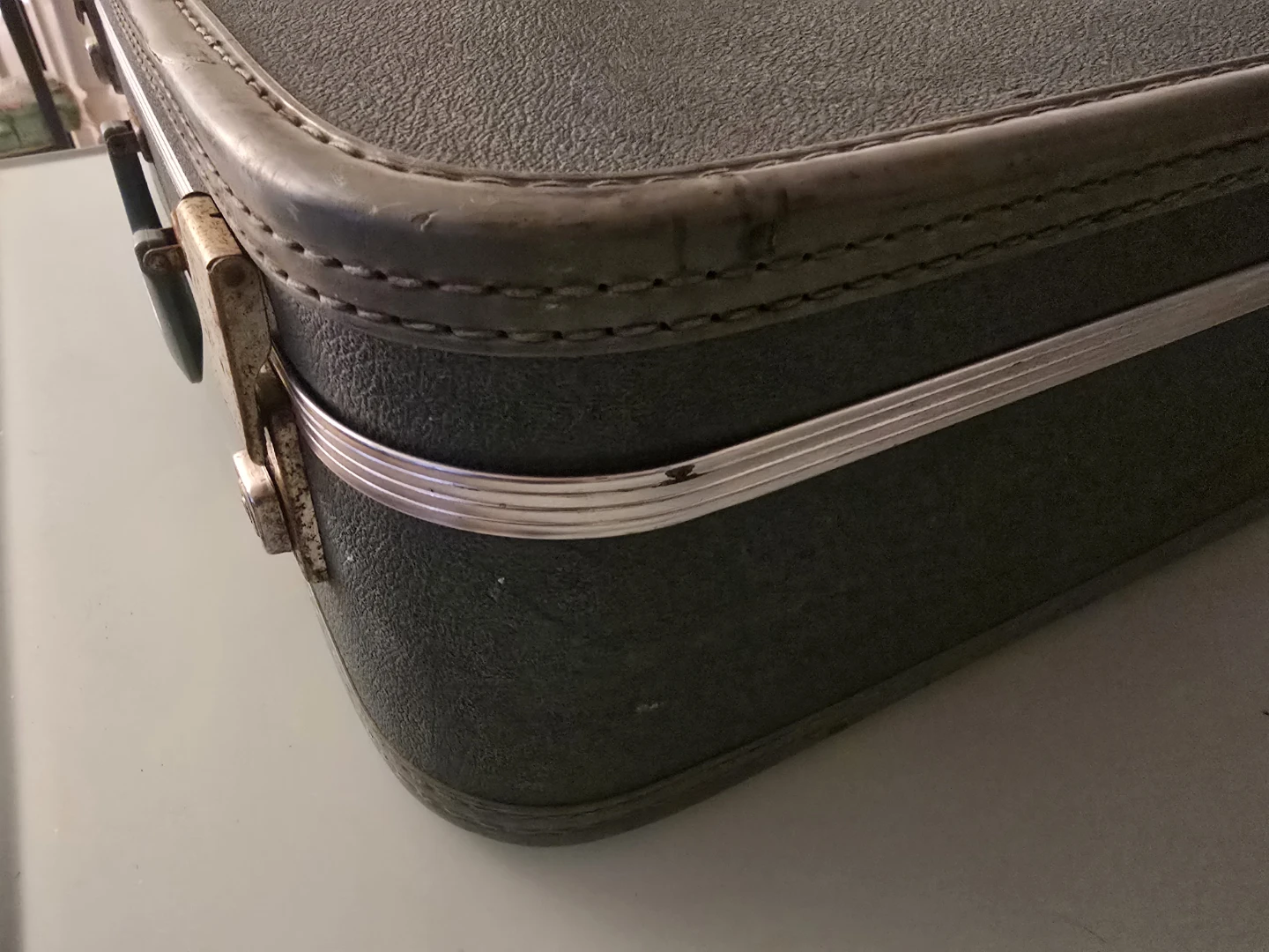 Vintage Olive Green Suitcase - photo 4