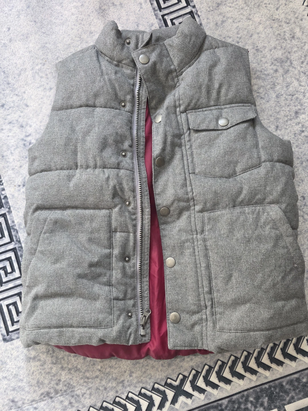Old Navy Gray Puffer Vest - Size M (8)