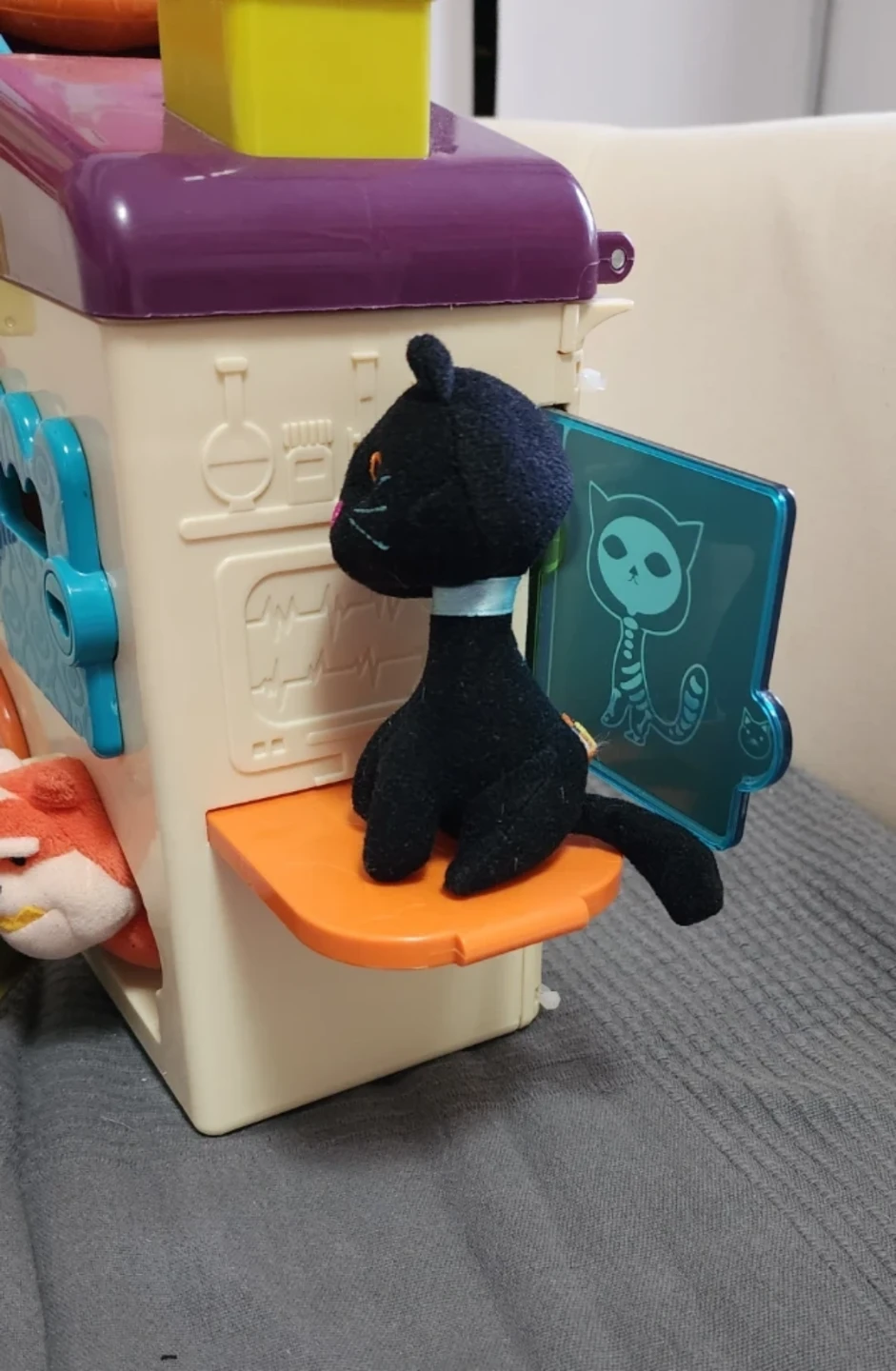 B. Toys Vet Center Toy - photo 4