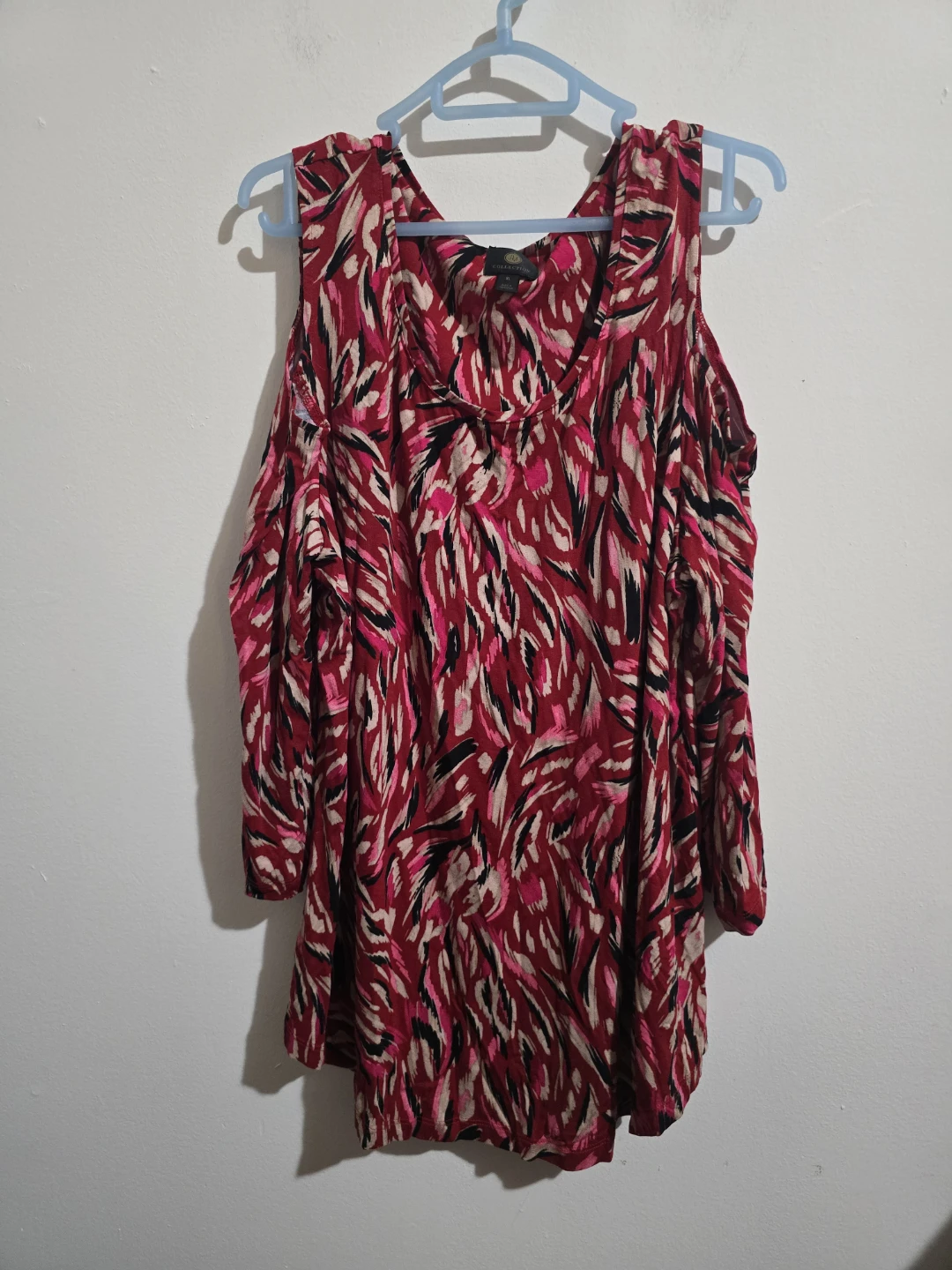 JM Collection XL Red Print Cold Shoulder Top - photo 4