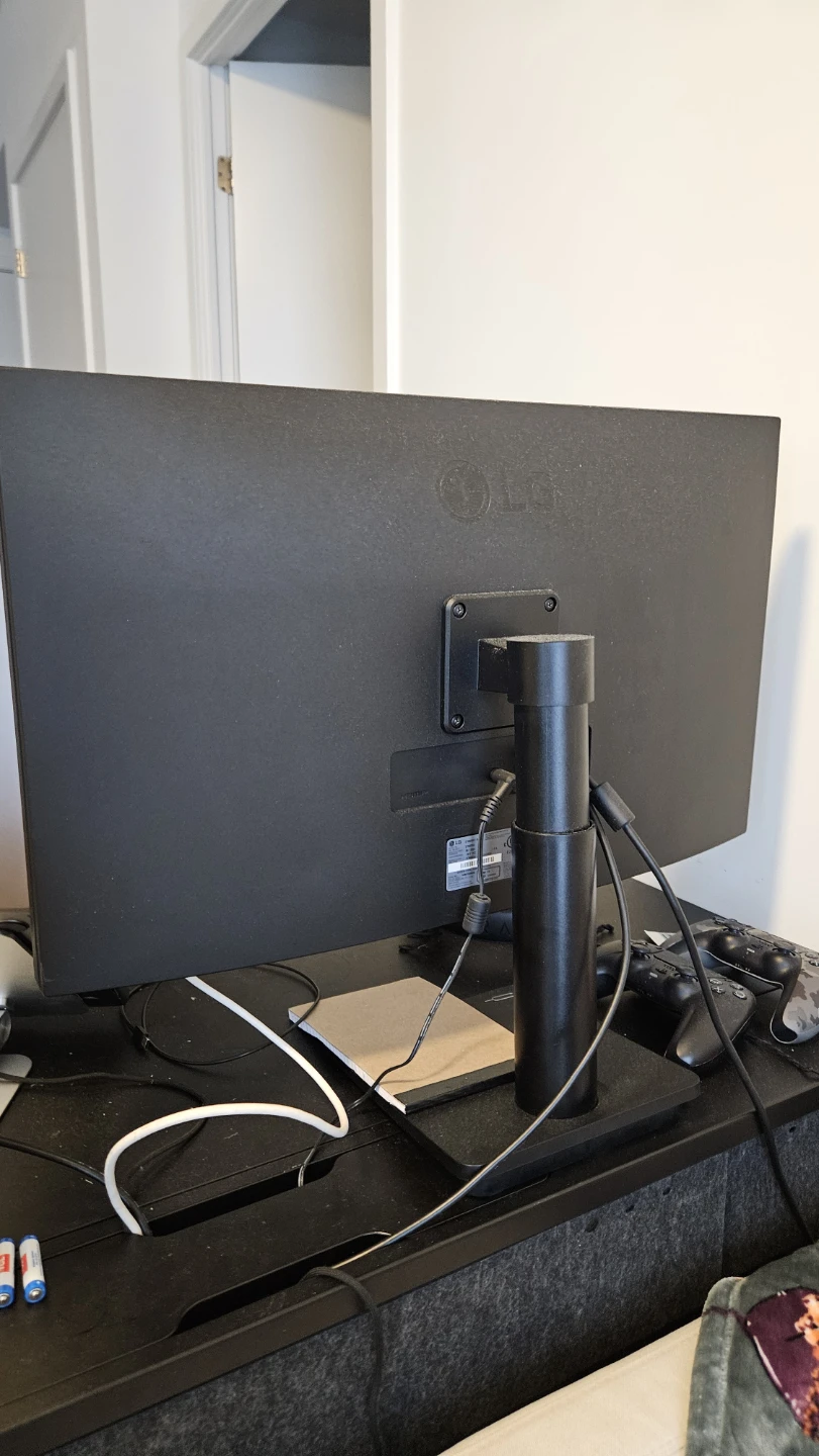 LG 27 inch monitor with speaker - photo 2