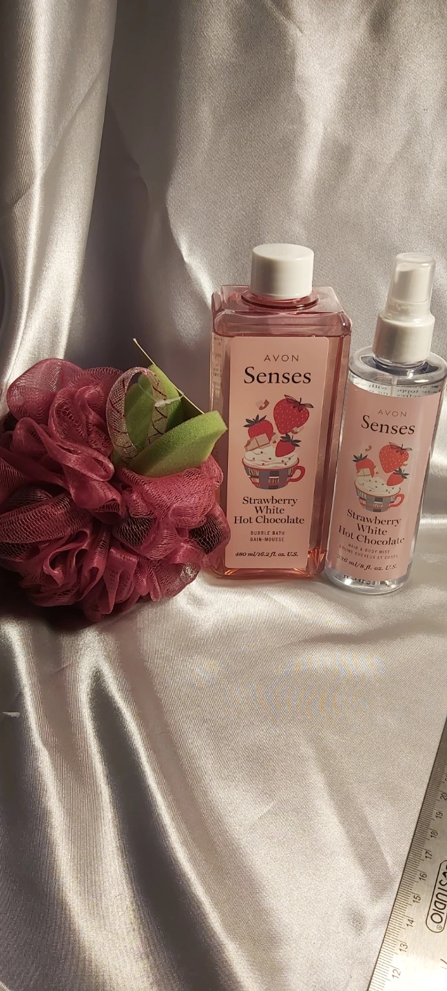 Strawberry and white hot chocolate scented bath set