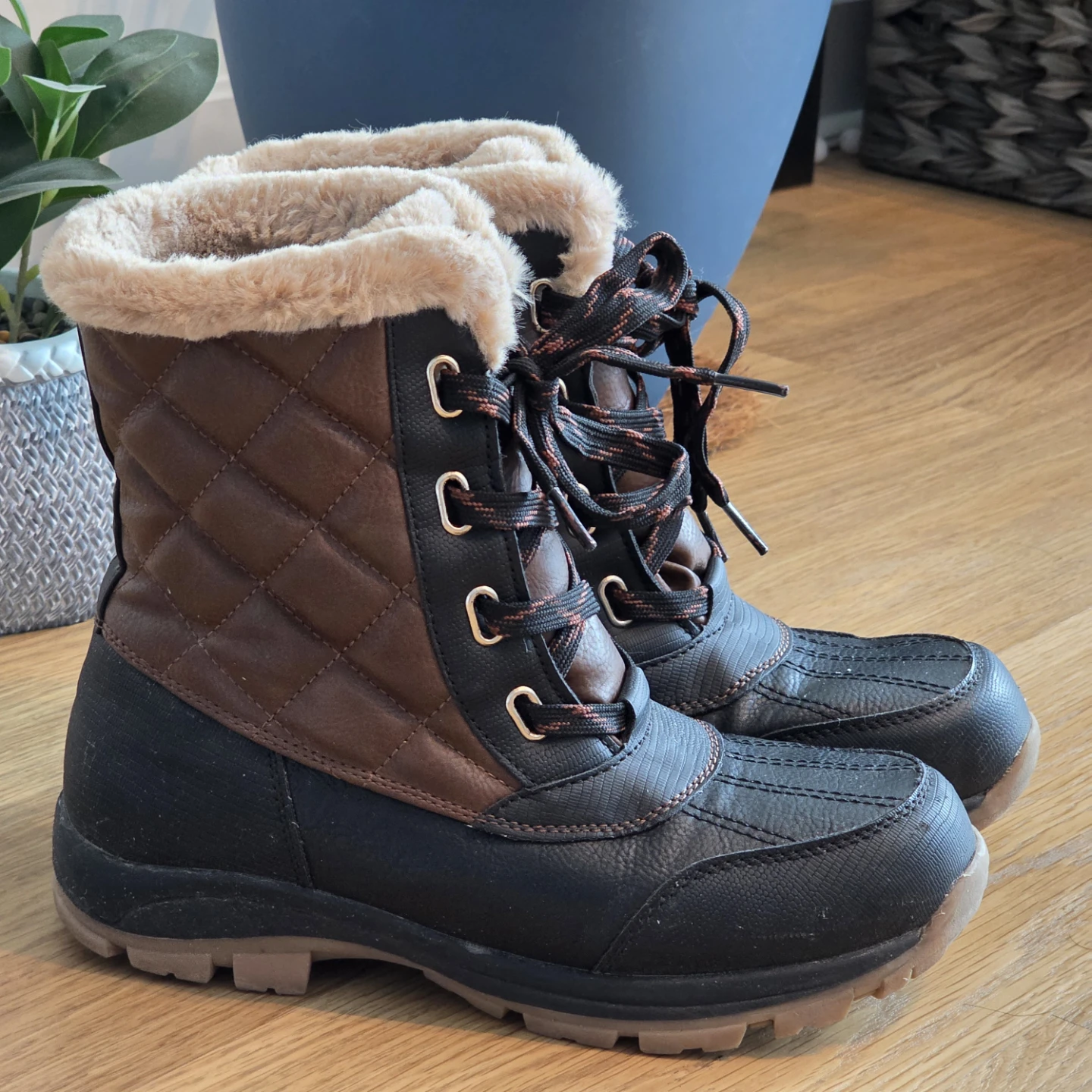 Brown Black Winter Boots - Size 8