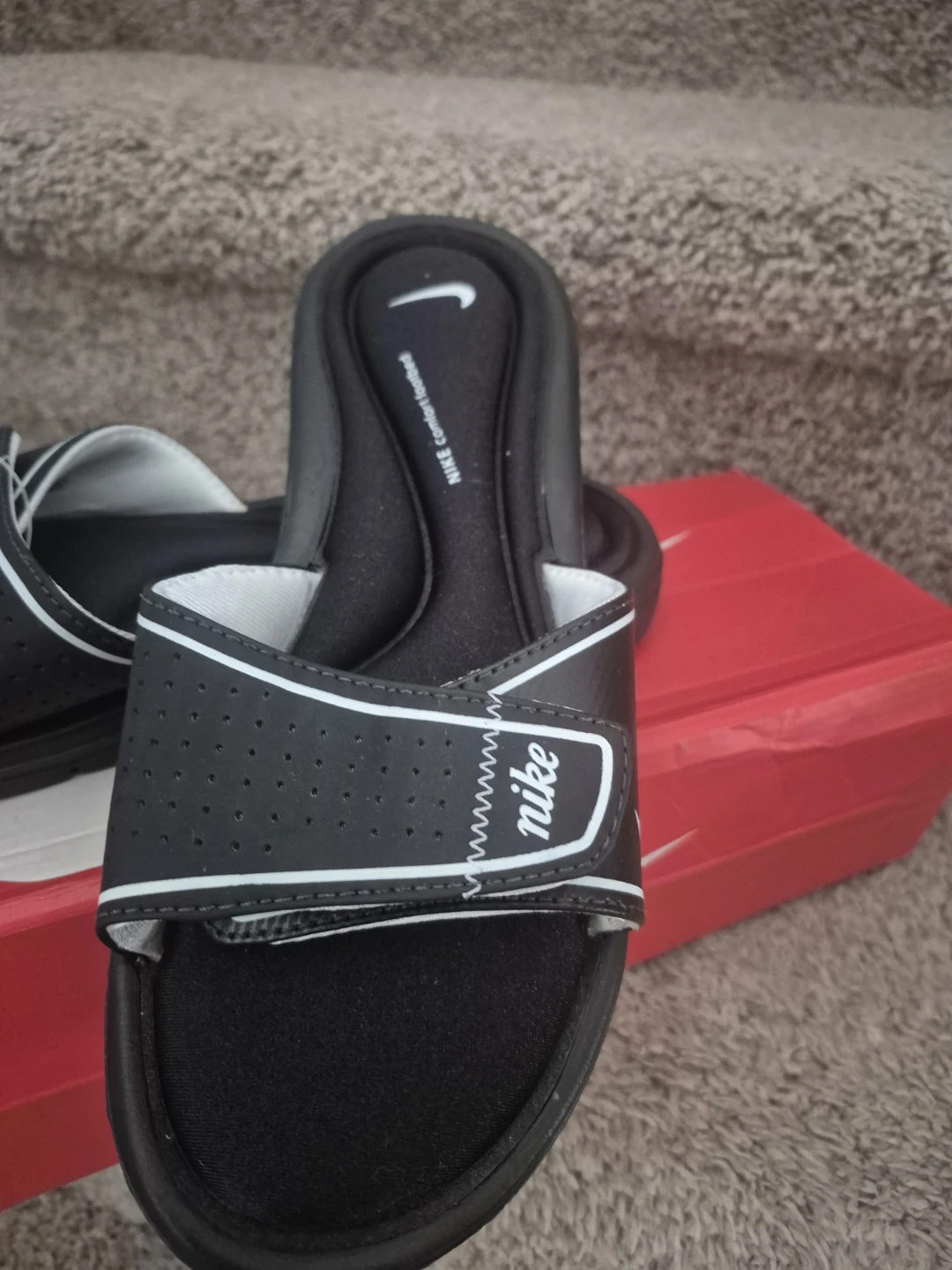 Brand New Nike Women's Slide Sandals Black/White Size 7 - photo 2