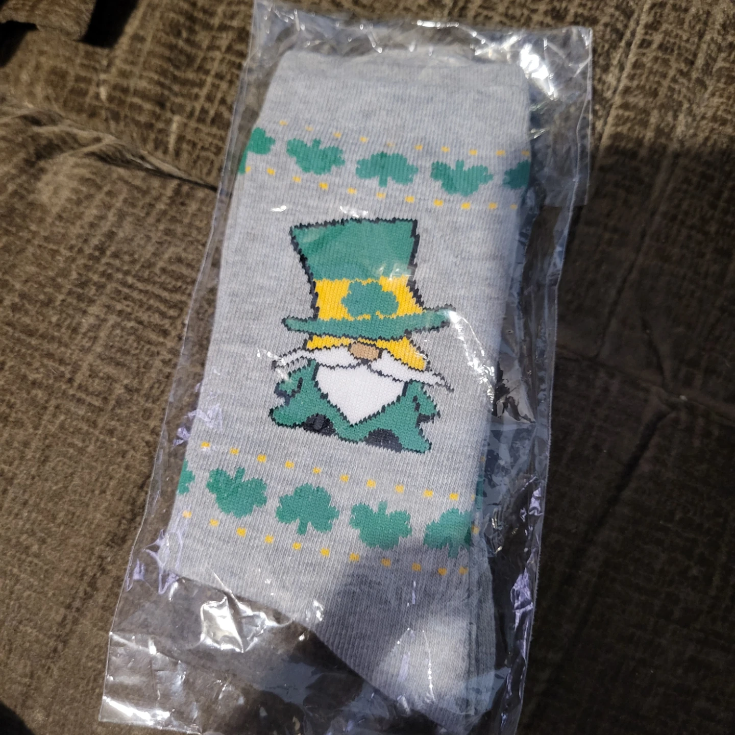 New Avon Gnome St. Patrick's Day Socks Size 6-10 - photo 2