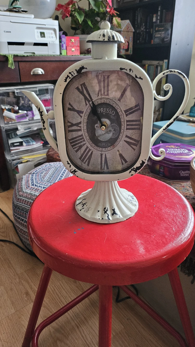 Teapot Shaped Decorative Clock