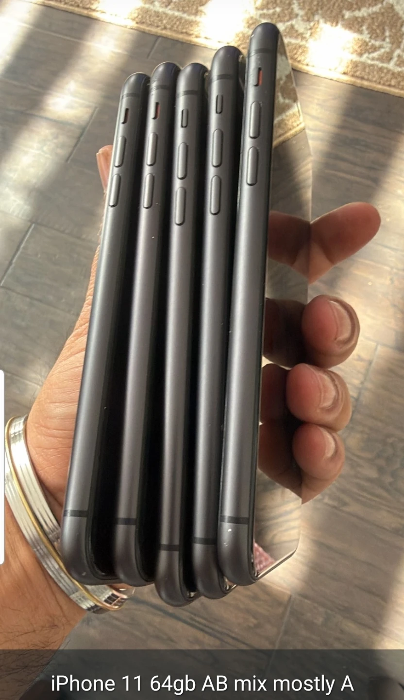 Apple iPhone 11 64GB - Black 74% BH Clean