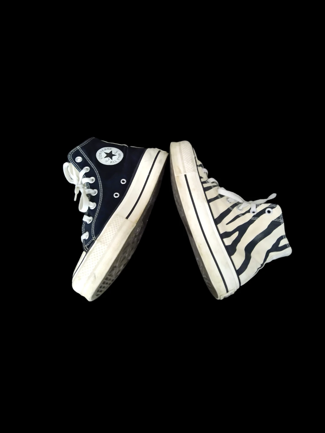Rare Unisex Converse Half Black Half Zebra Women-8 Men-6 - photo 2