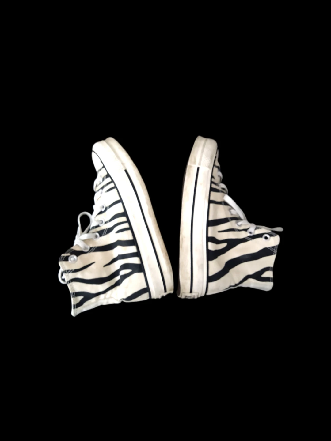 Rare Unisex Converse Half Black Half Zebra Women-8 Men-6 - photo 3