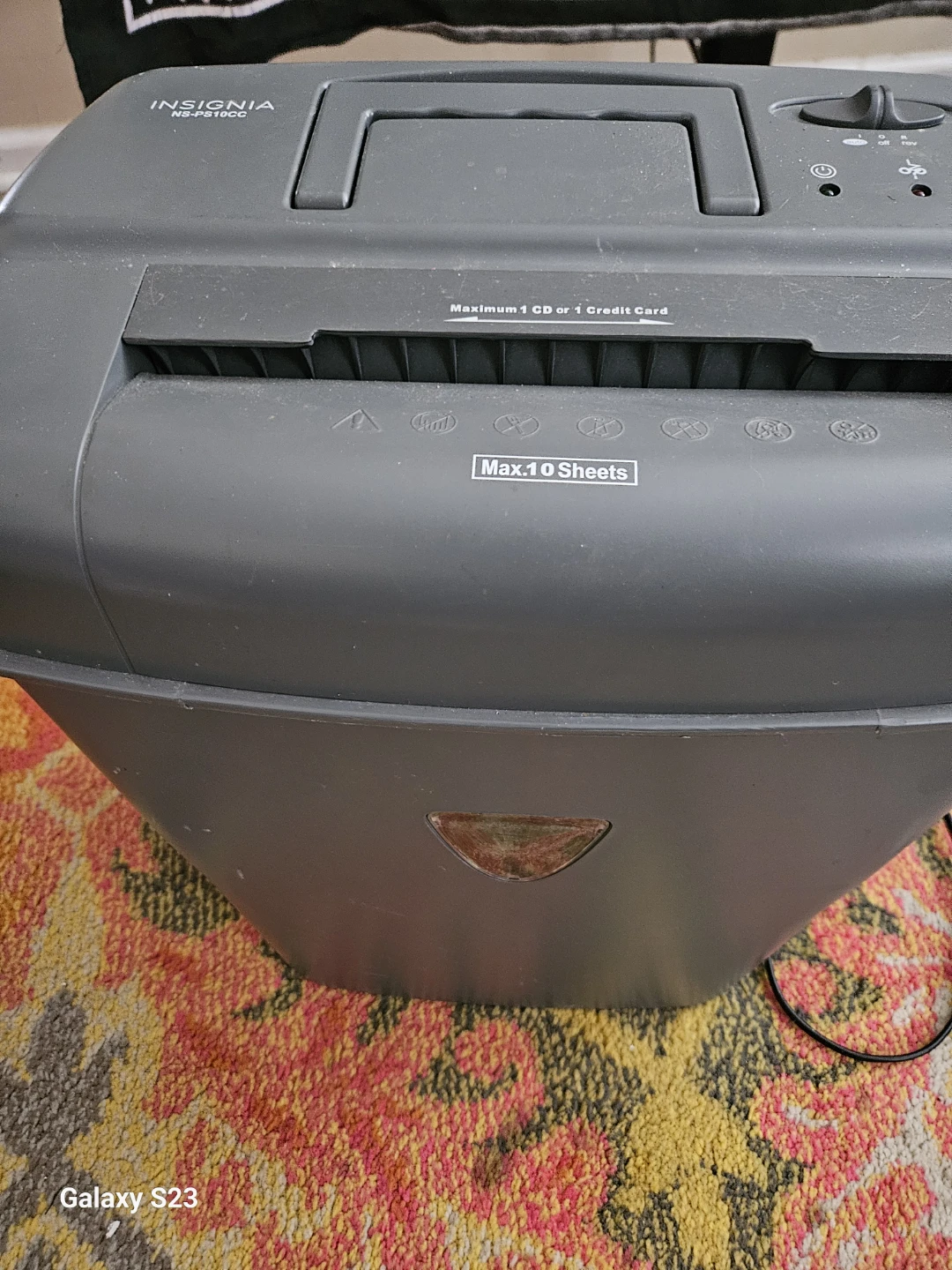 Insignia NS-PS19CC Paper Shredder - photo 2